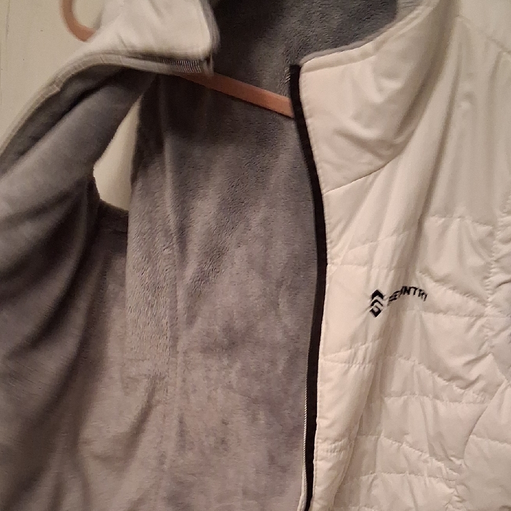 Reversible Free Country Vest - Picture 4 of 7